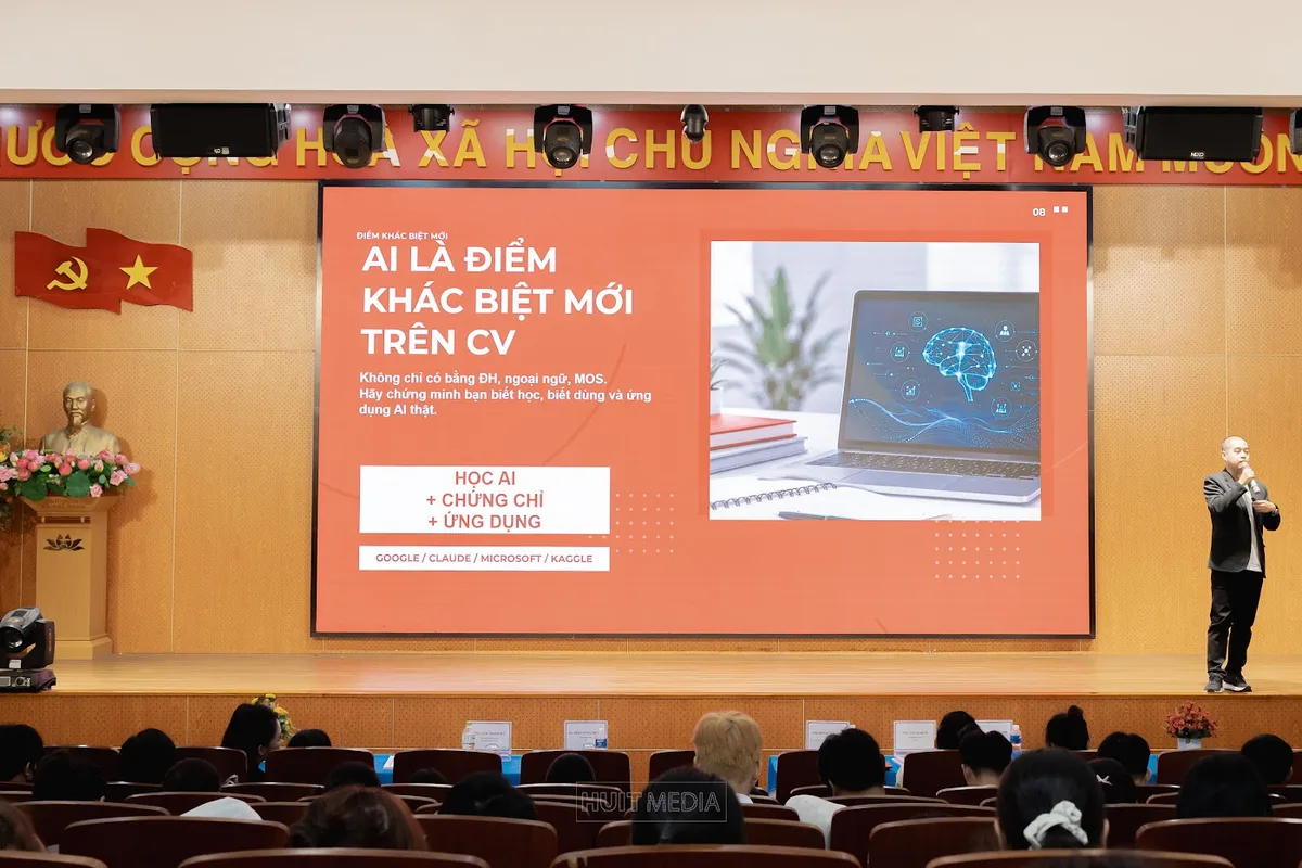 Flagship Workshop về CV, phỏng vấn và ứng dụng AI